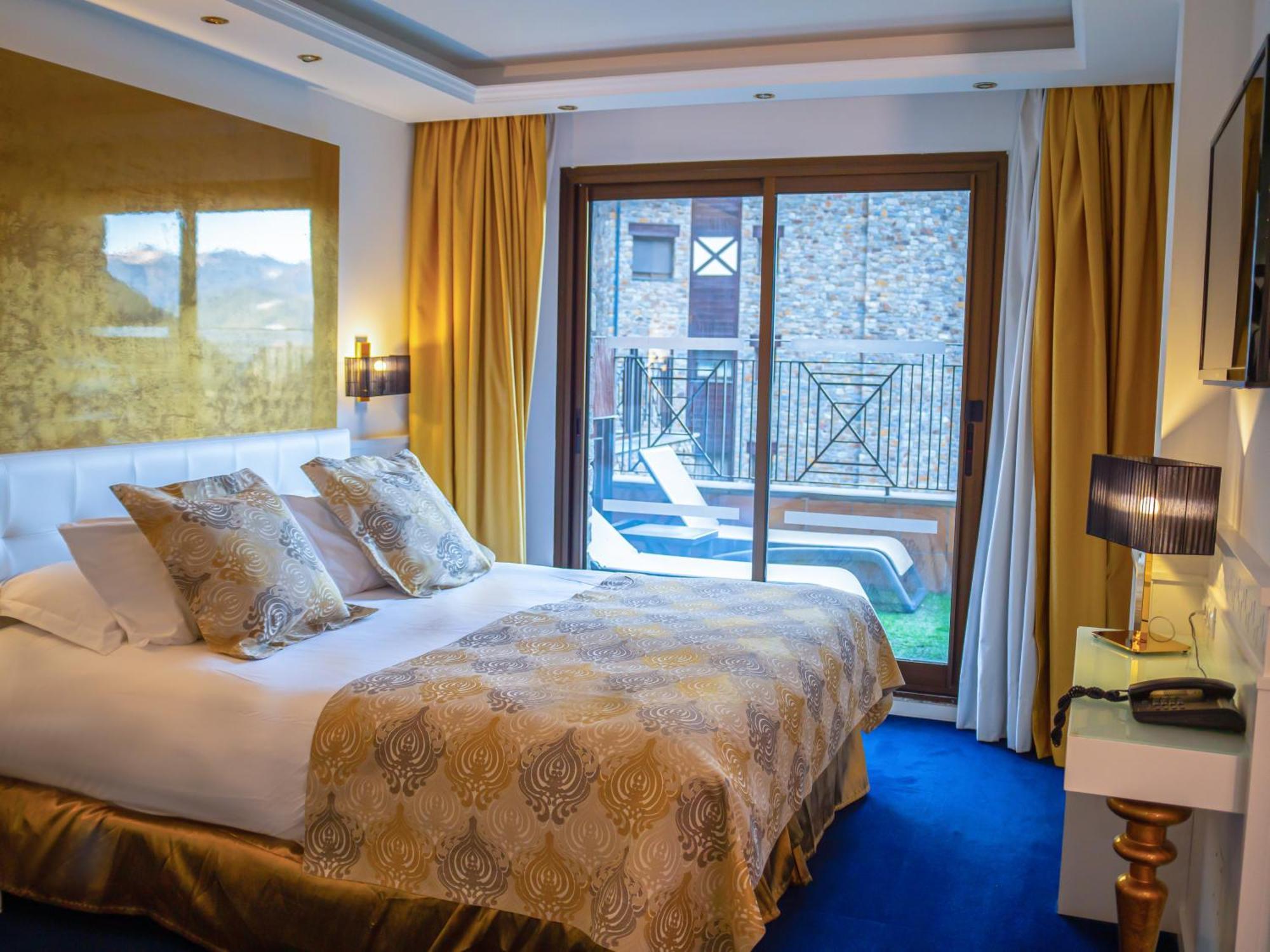 Hotel Princesa Parc Excellence Arinsal Exterior photo A room at the hotel