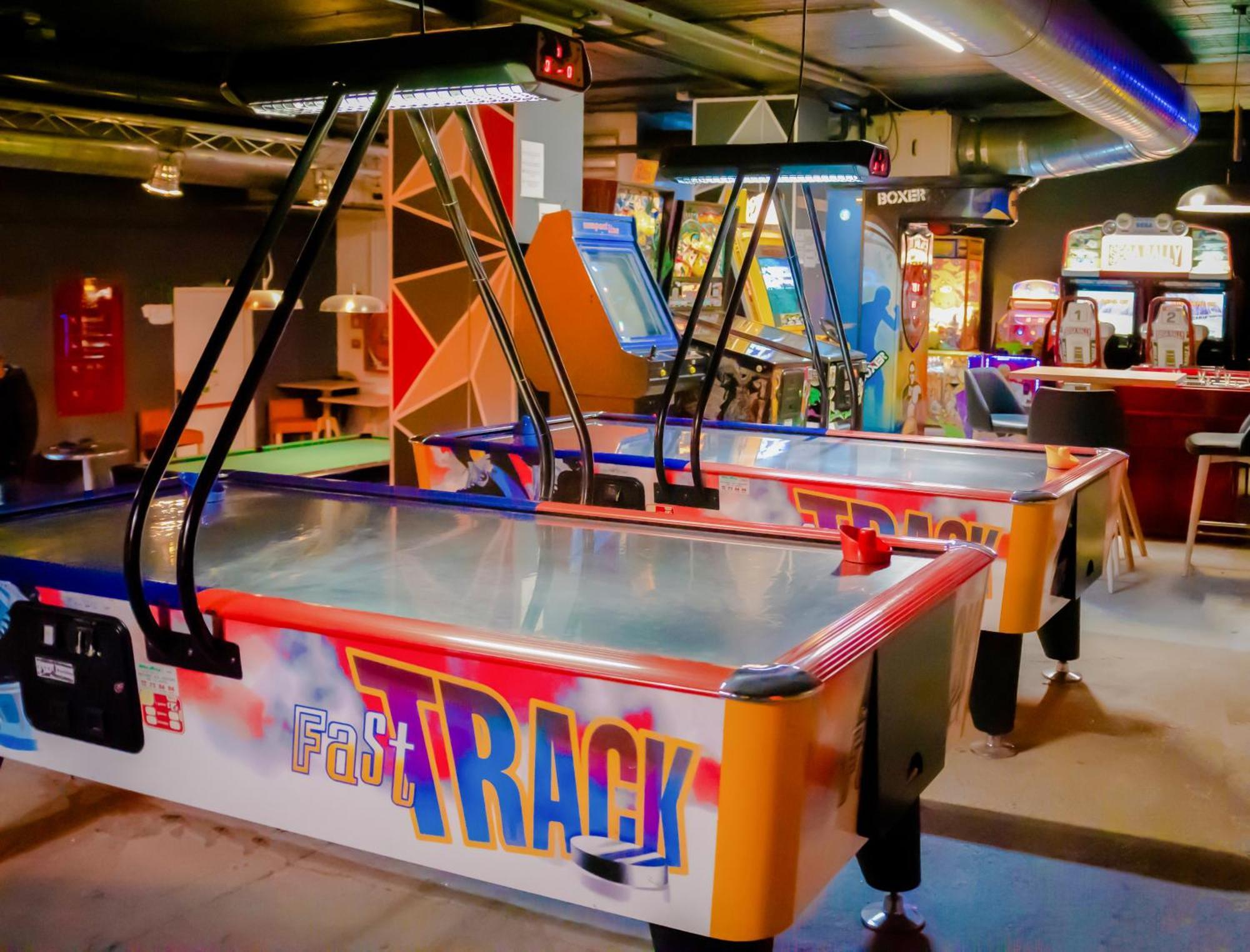 Hotel Princesa Parc Excellence Arinsal Exterior photo Air hockey tables
